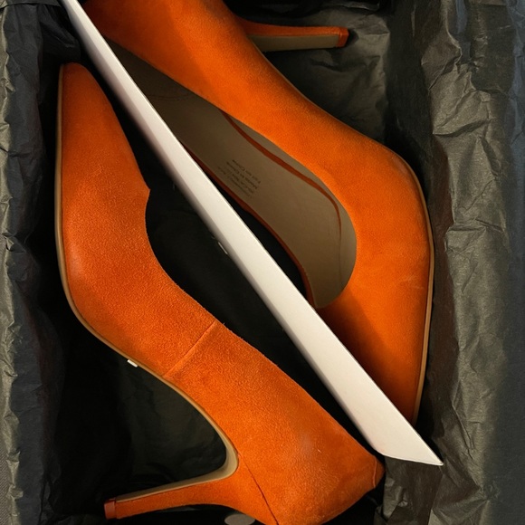 Sweden Brand Classic Pump - Picture 3 of 4